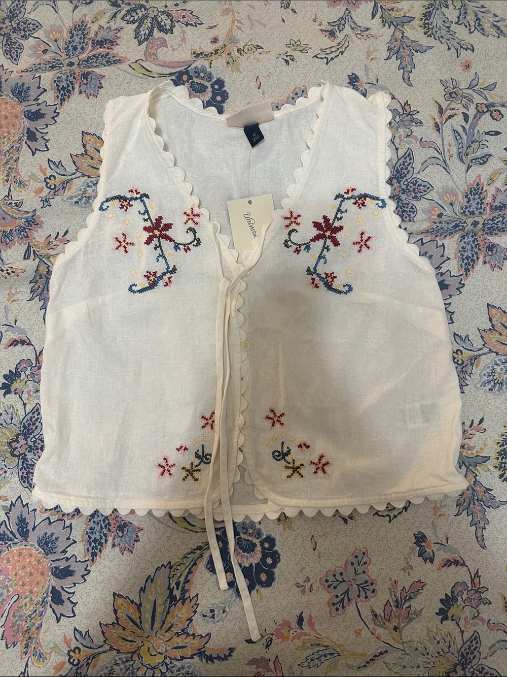 Universal Thread Cream Embroidered Tie-Front Sleeveless Top
